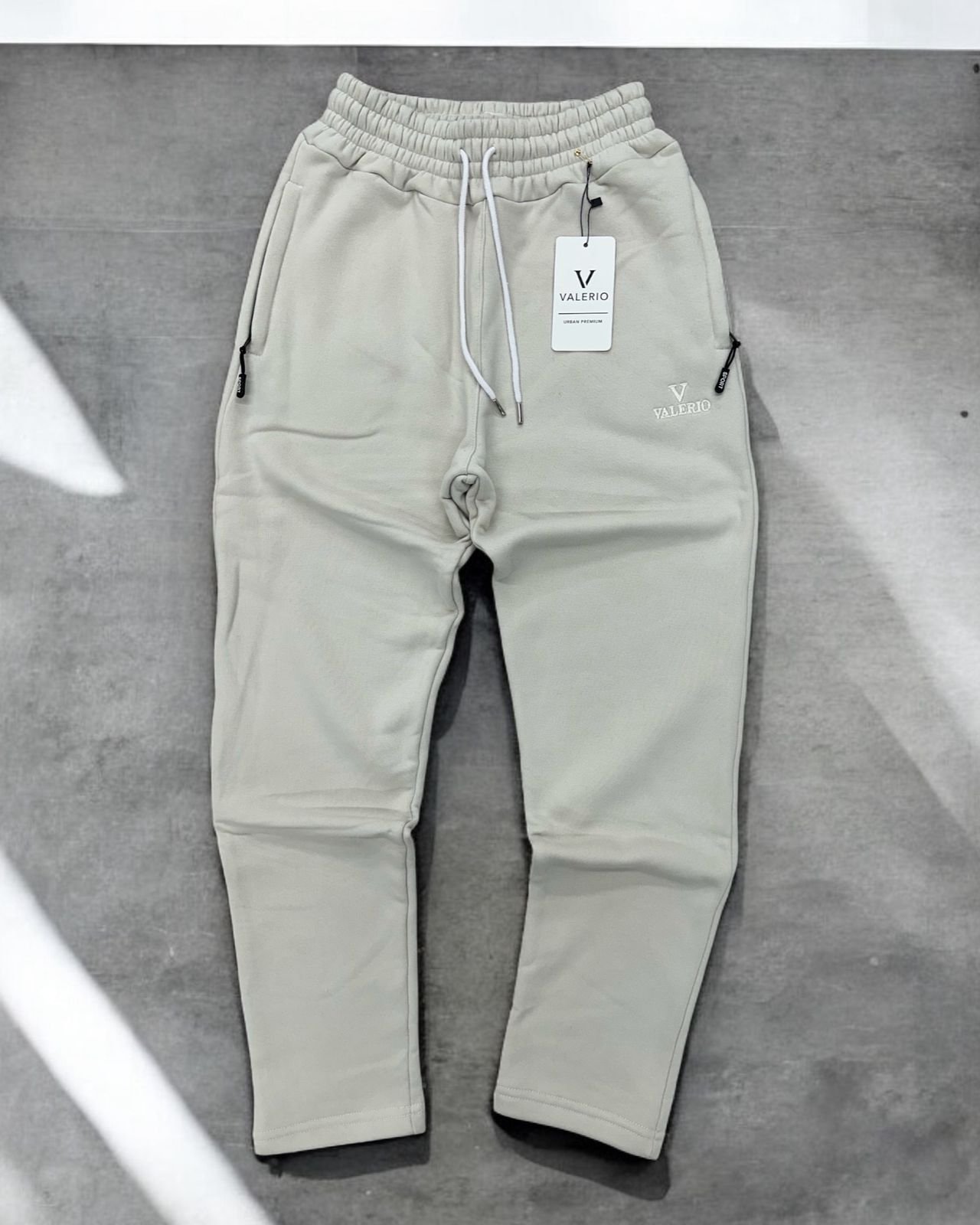 a431172a-9849-424d-ae5f-cf1dbd665c61 Jogging Premium - Imagen 1